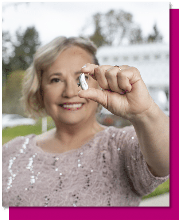 Woman holding a Phonak Audeo Lumity hearing aid